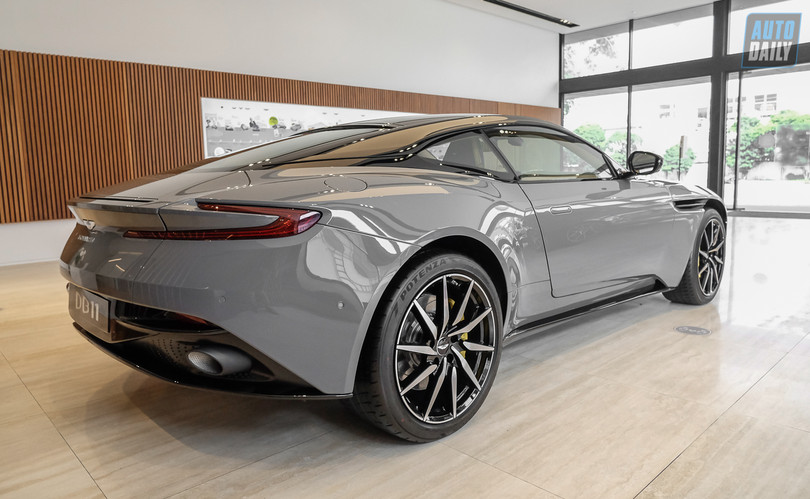 Soi chi tiết Aston Martin DB11 V8 có giá bán hơn 17 tỷ đồng tại Việt Nam