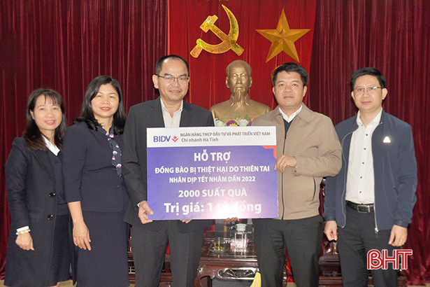 BIDV Hà Tĩnh hỗ trợ 1 tỷ đồng quà tết cho các hộ khó khăn bị ảnh hưởng thiên tai