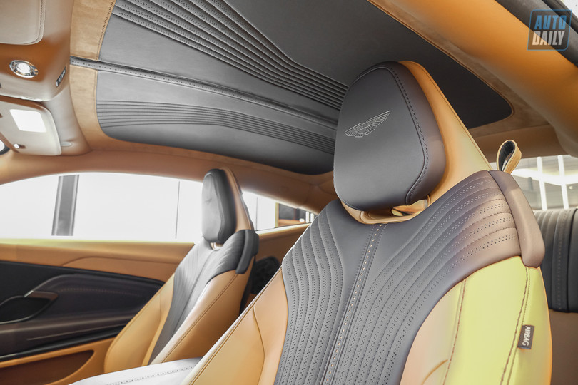 Soi chi tiết Aston Martin DB11 V8 có giá bán hơn 17 tỷ đồng tại Việt Nam