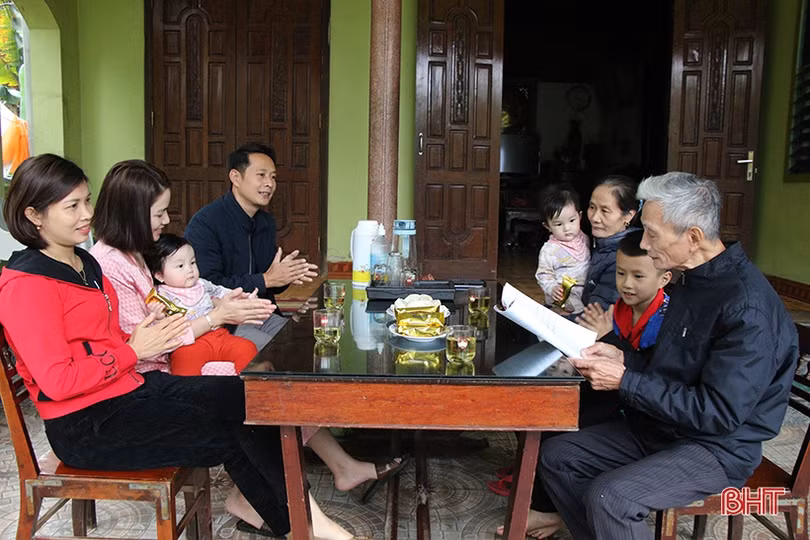 Gia đình 3 thế hệ giữ “hồn cốt” dân ca ví, giặm ở Hà Tĩnh