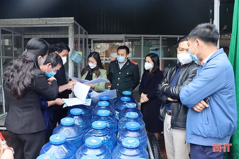 Tăng cường kiểm soát ATVSTP ở TP Hà Tĩnh và Cẩm Xuyên