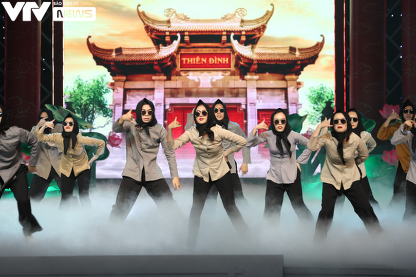 Những hình ảnh cực “hot” trên sân khấu của Táo quân 2022