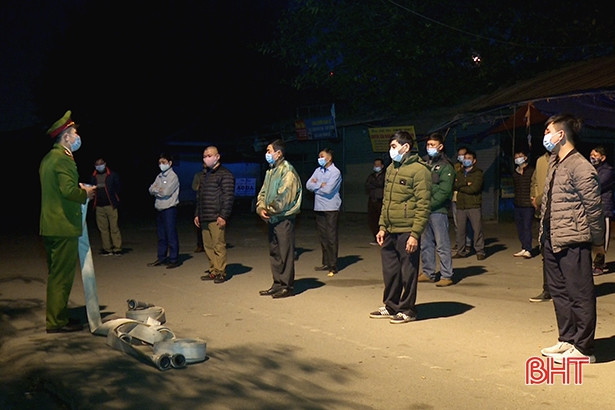 Trang bị kỹ năng PCCC cho tiểu thương chợ TP Hà Tĩnh 