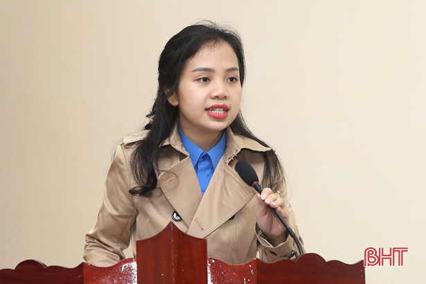 Phó Bí thư phụ trách Đoàn Khối CCQ&DN tỉnh Phan Thị Quỳnh Hương phát động phong trào thi đua Tuổi trẻ Khối CCQ&DN Hà Tĩnh tích cực thi đua chào mừng đại hội Đoàn các cấp