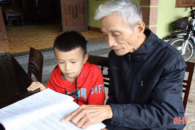 Gia đình 3 thế hệ giữ “hồn cốt” dân ca ví, giặm ở Hà Tĩnh