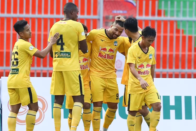 Tuyển ngoại binh trước thềm V.League 2022: Người rung đùi, kẻ lo lắng