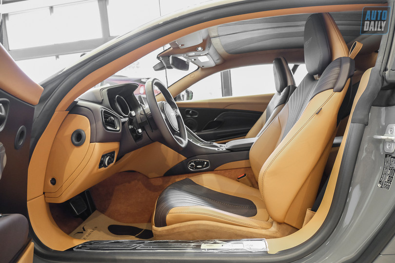 Soi chi tiết Aston Martin DB11 V8 có giá bán hơn 17 tỷ đồng tại Việt Nam