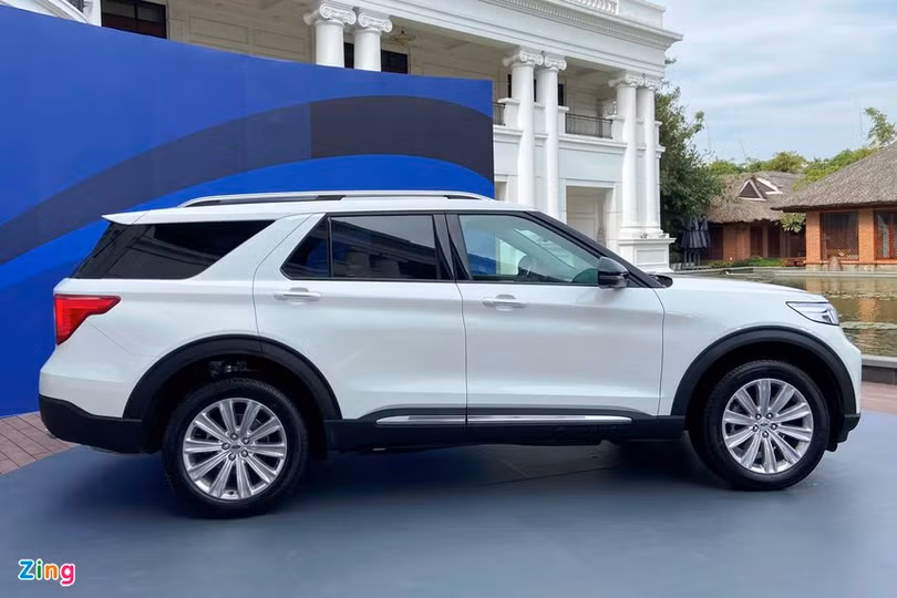 Ford Explorer 2022 có giá 2,366 tỷ đồng tại Việt Nam