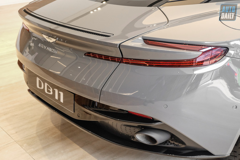 Soi chi tiết Aston Martin DB11 V8 có giá bán hơn 17 tỷ đồng tại Việt Nam