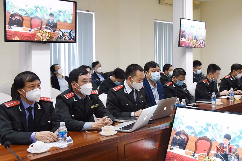 Thanh tra Hà Tĩnh nhận Cờ thi đua của Chính phủ