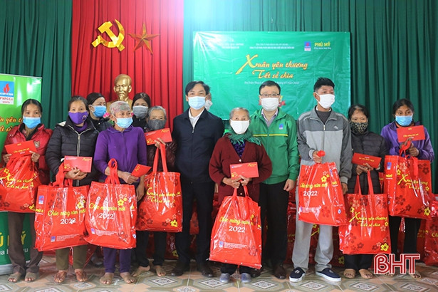 150 triệu đồng quà tết đến với người nghèo, gia đình chính sách ở Thạch Hà