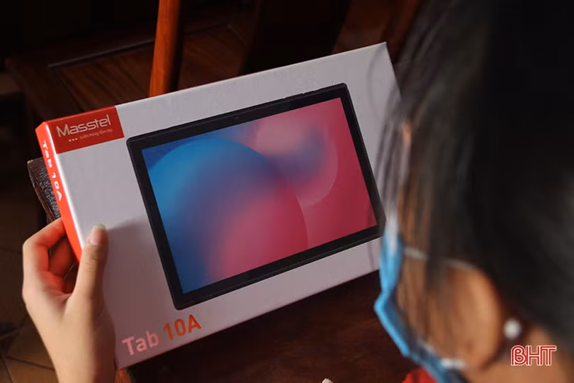 Formosa Hà Tĩnh trao tặng 118 máy tính bảng hỗ trợ học sinh nghèo