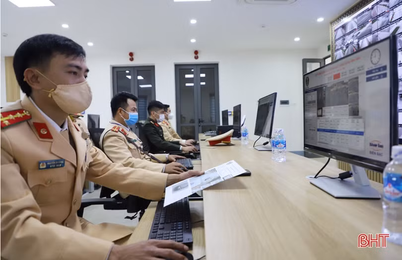 Có gì bên trong trung tâm giám sát an ninh, giao thông hiện đại nhất Hà Tĩnh?