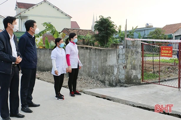 Hà Tĩnh chỉ đạo sẵn sàng đáp ứng các tình huống dịch, không tụ tập đông người khi không cần thiết