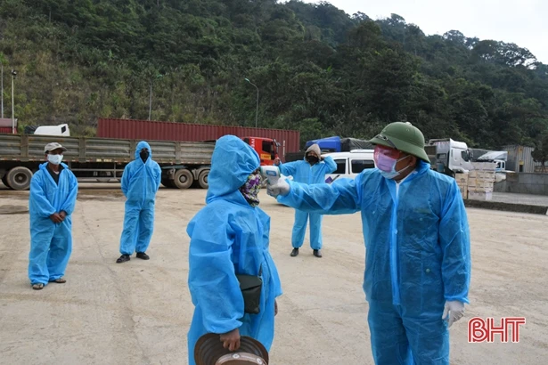 Hà Tĩnh chỉ đạo sẵn sàng đáp ứng các tình huống dịch, không tụ tập đông người khi không cần thiết