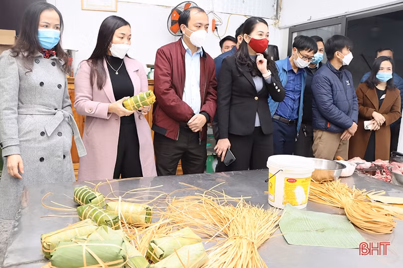 Tăng cường kiểm soát ATVSTP ở TP Hà Tĩnh và Cẩm Xuyên