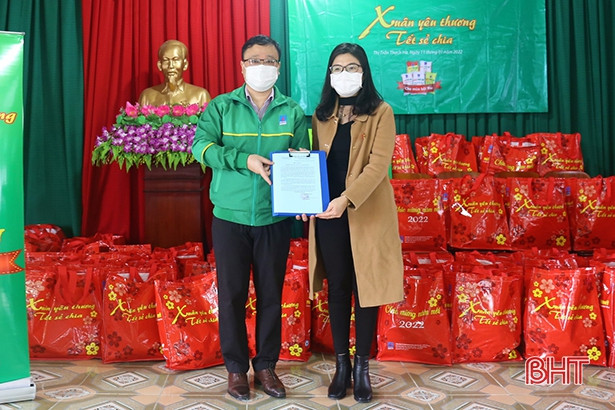 150 triệu đồng quà tết đến với người nghèo, gia đình chính sách ở Thạch Hà