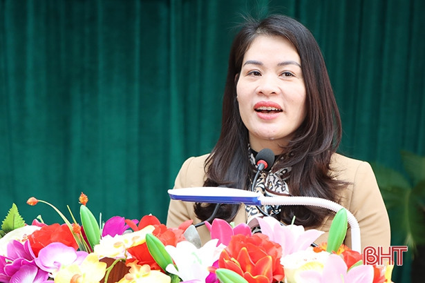 Cẩm Xuyên trao 184 suất quà tết san sẻ yêu thương