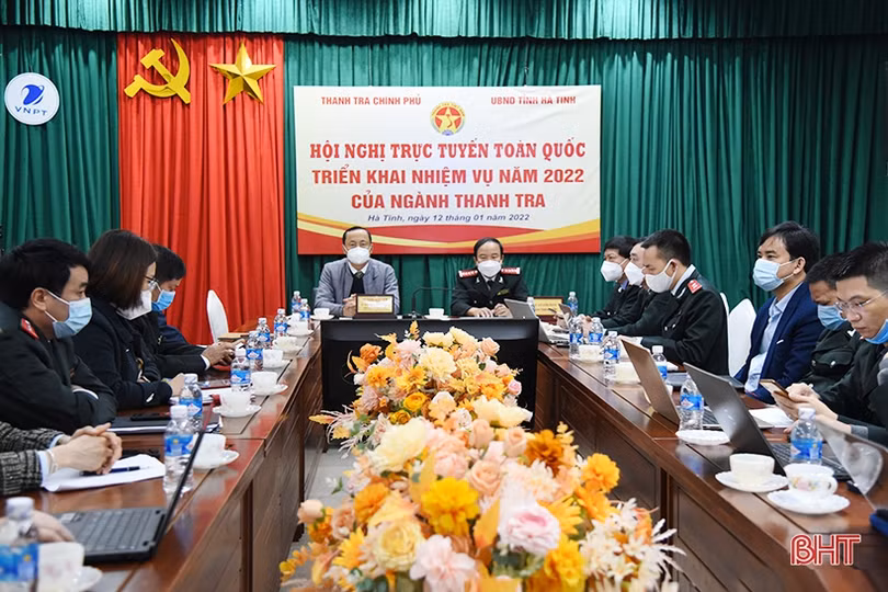 Thanh tra Hà Tĩnh nhận Cờ thi đua của Chính phủ