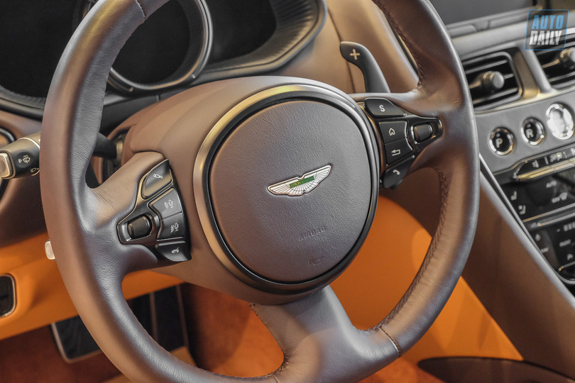 Soi chi tiết Aston Martin DB11 V8 có giá bán hơn 17 tỷ đồng tại Việt Nam