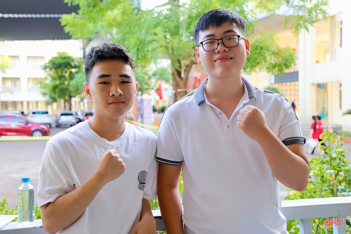 Sáng 26/6, các thí sinh đã hoàn thành bài thi môn Ngữ văn. bqbht_br_img-6069-copy.jpg