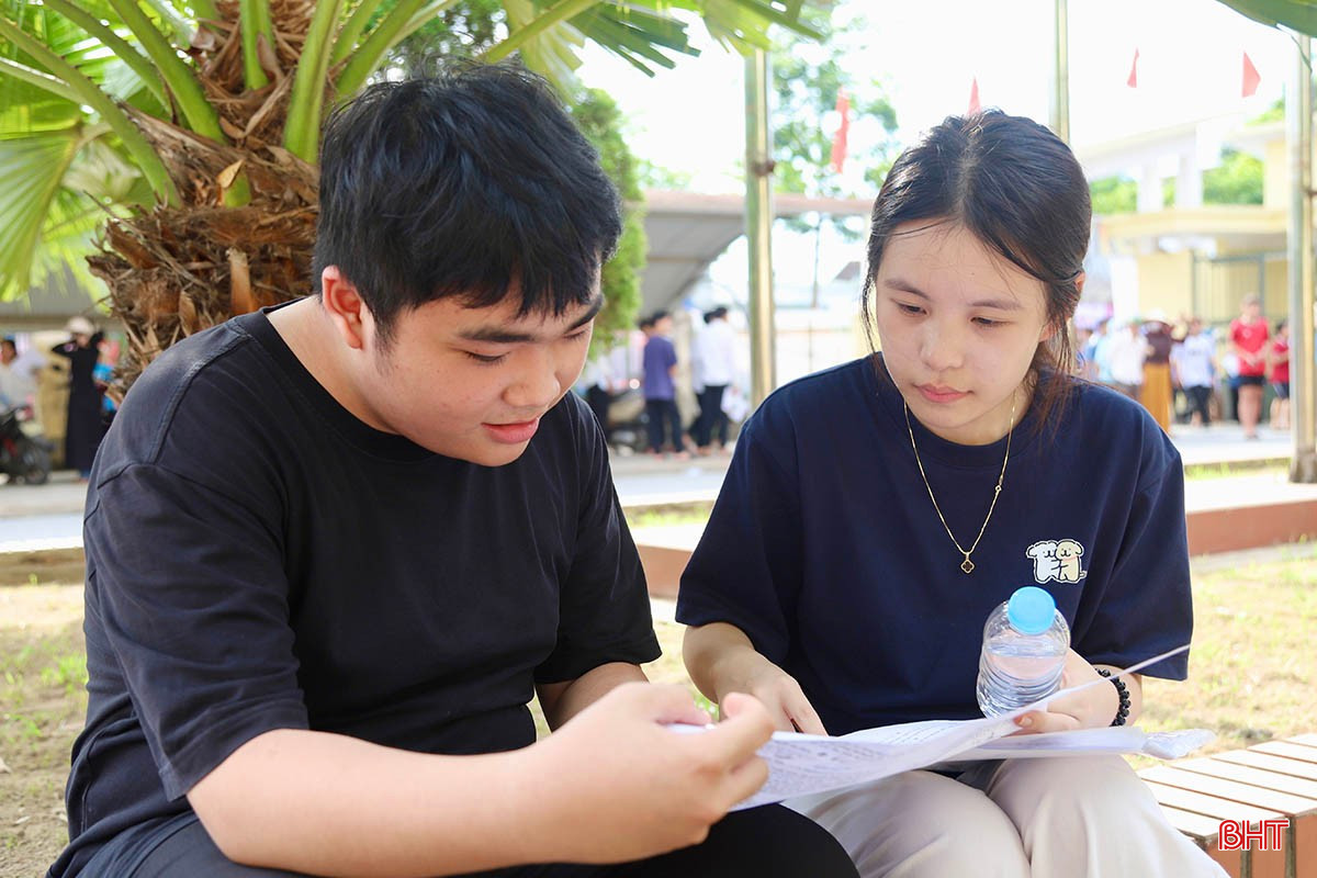 Theo nhận xét của các thí sinh, đề thi Toán năm nay có phần khó hơn năm ngoái. bqbht_br_img-6206-copy.jpg