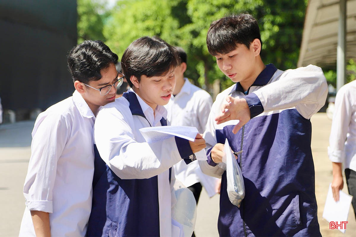 Đề thi tốt nghiệp THPT năm nay được đánh giá có nhiều đổi mới theo đúng tinh thần của Chương trình GDPT 2018 và bám sát đề minh hoạ. bqbht_br_img-6241-copy.jpg