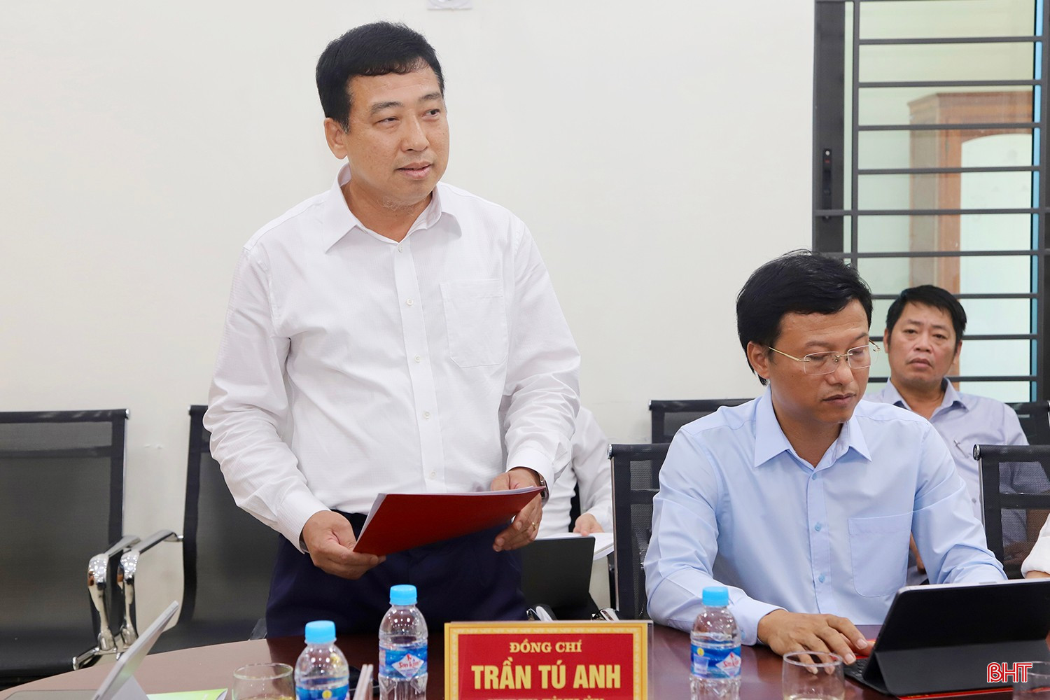 Phó Chủ tịch Thường trực HĐND tỉnh Trần Tú Anh nhấn mạnh một số nội dung tại buổi làm việc. bqbht_br_img-5644-copy.jpg