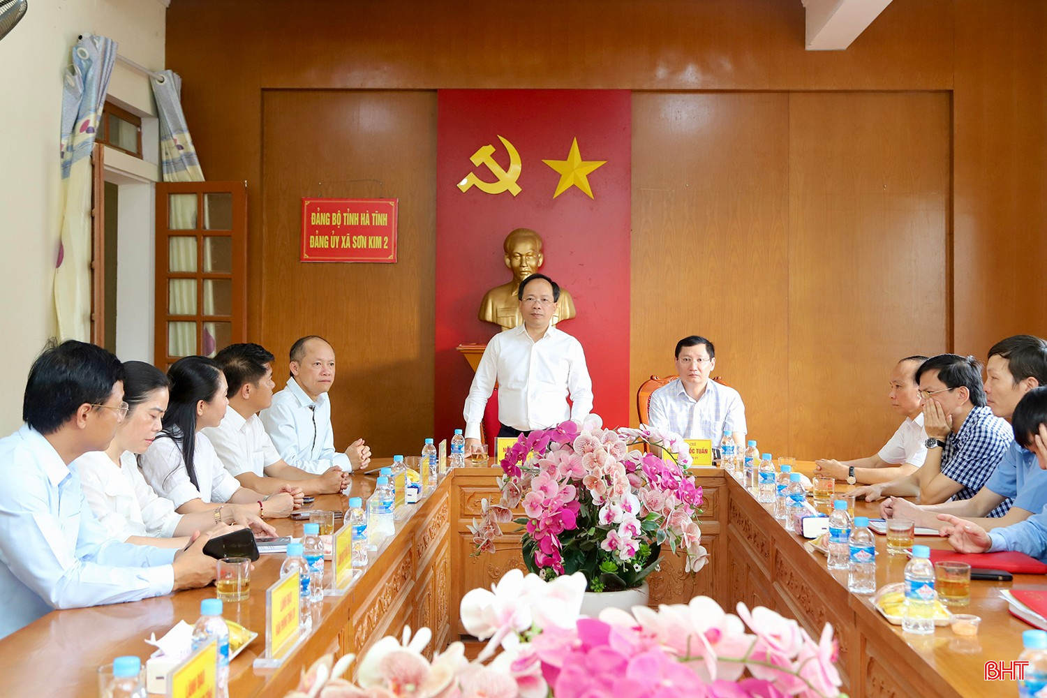 Bí thư Tỉnh ủy Nguyễn Duy Lâm và đoàn kiểm tra dự họp giao ban tại UBND xã Sơn Kim 2. bqbht_br_img-5344-2-copy.jpg