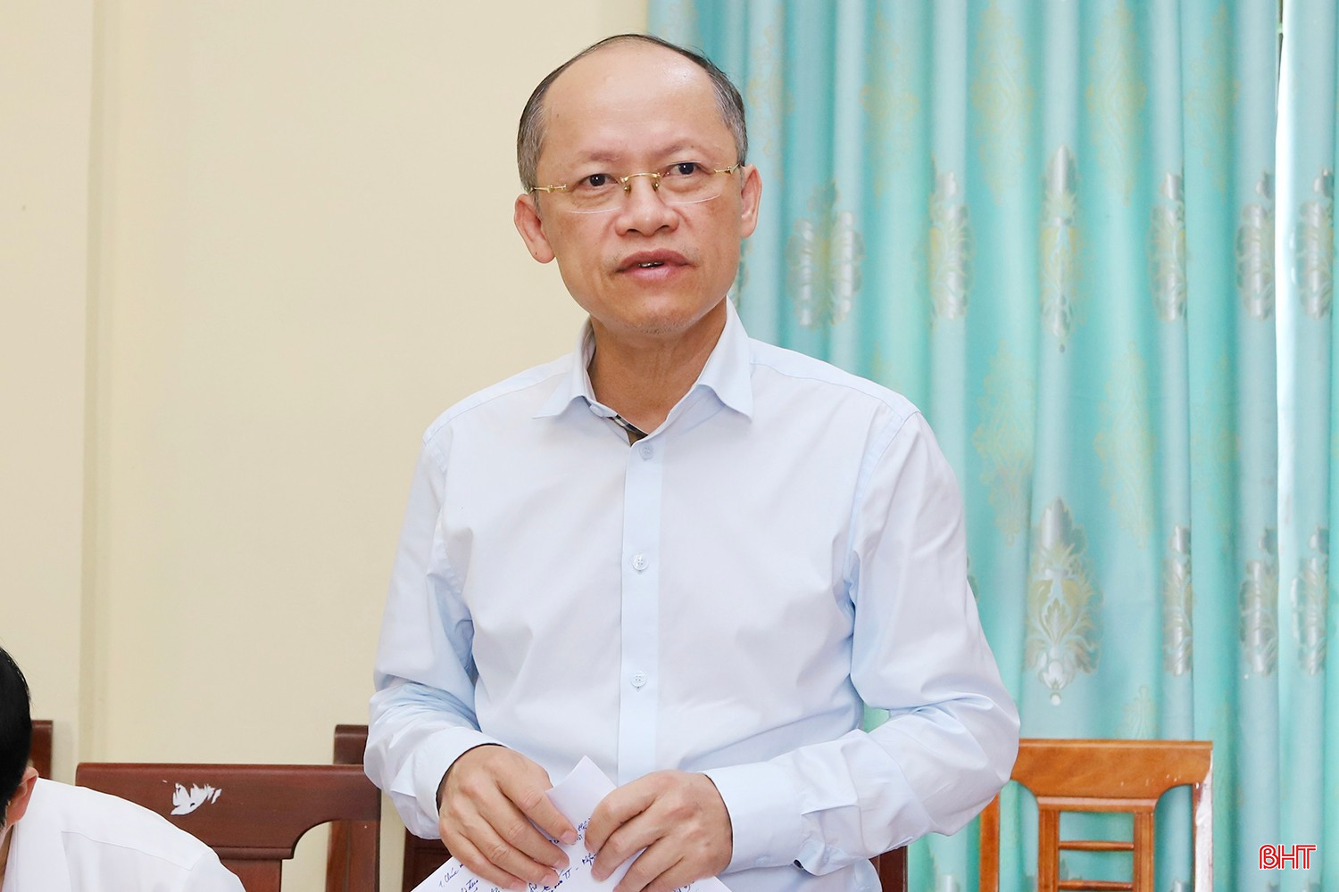 Phó Chủ tịch Thường trực UBND tỉnh Nguyễn Hồng Lĩnh làm rõ thêm một số nội dung tại buổi làm việc. bqbht_br_img-5528-copy.jpg
