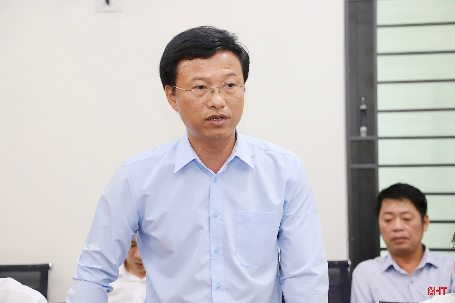 Chánh Văn phòng Tỉnh ủy Phan Duy Vĩnh làm rõ một số nội dung tại hội nghị. bqbht_br_img-5635-copy.jpg