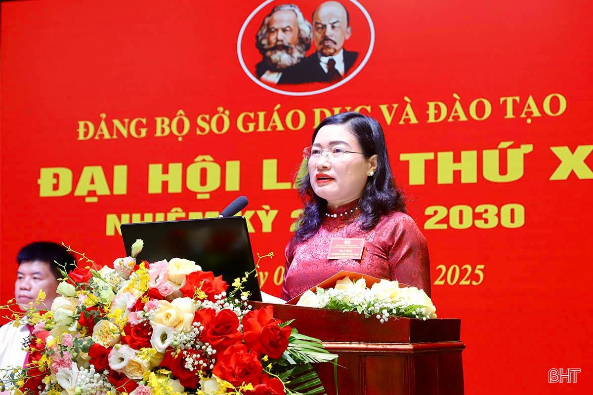 Đồng chí Nguyễn Thị Nguyệt - Giám đốc Sở GD&ĐT khai mạc đại hội. bqbht_br_img-4314-copy.jpg