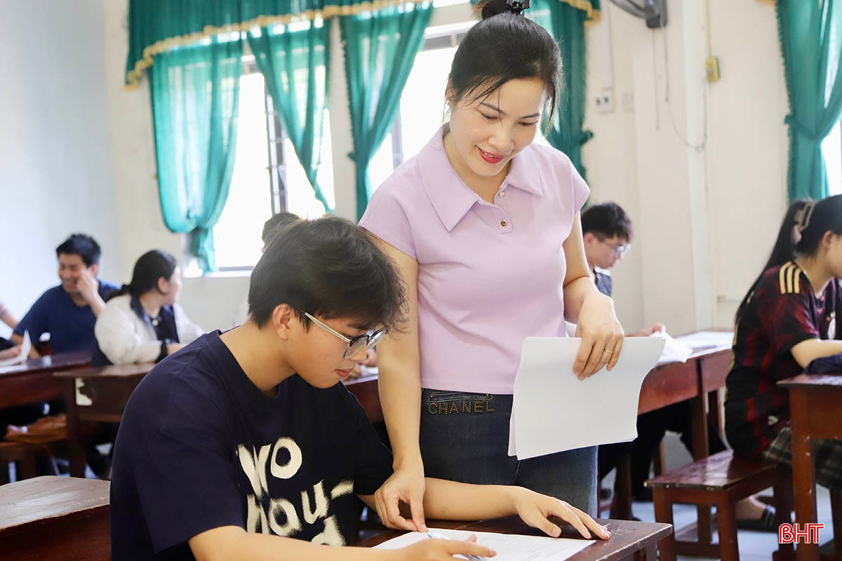Để phục vụ cho kỳ thi, Ban chỉ đạo đã điều động hơn 3.000 cán bộ giáo viên, nhân viên... làm nhiệm vụ tại các điểm thi. bqbht_br_img-5998-copy.jpg