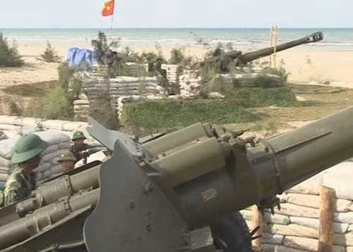 Các chiến sỹ Lữ đoàn 16 diễn tập tiêu diệt mục tiêu