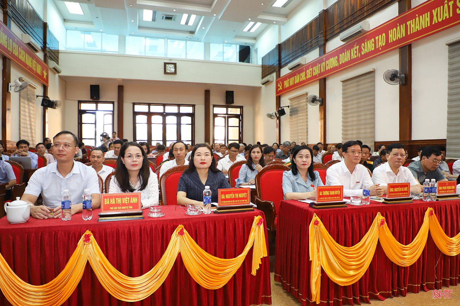 Đại biểu tham dự hội nghị.