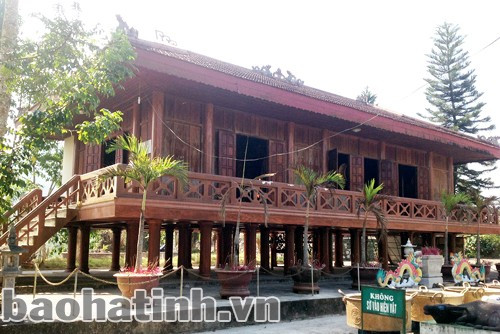 Đền có kiến trúc nhà sàn 9 gian