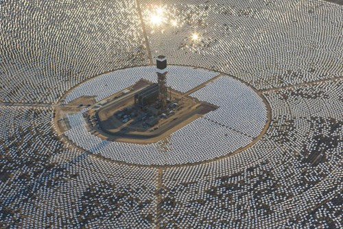 Một góc nhà máy điện mặt trời Ivanpah tại California, nước Mỹ