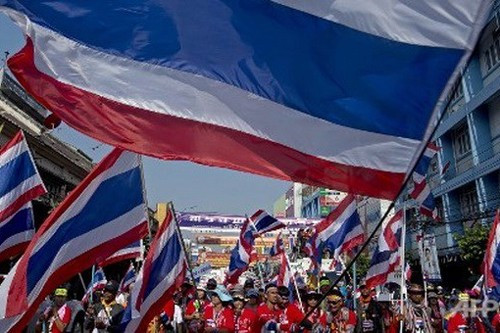 Người biểu tình chống chính phủ tuần hành tại khu Chinatown ở Bangkok. (Nguồn: AFP)