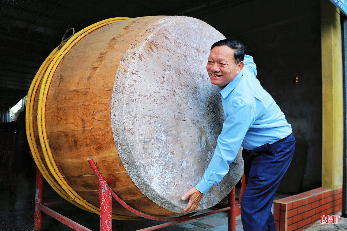 These large drums, produced to order, have become the hallmark of the Northern Thai drum brand. bqbht_br_u1.jpg