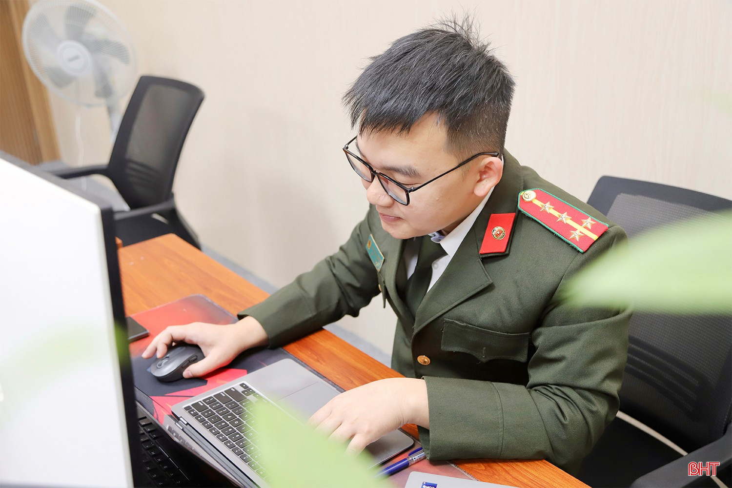 Hằng ngày, cán bộ, chiến sĩ tại đây thực hiện các công việc giám sát hệ thống, tiếp nhận, xử lý các sự cố... nhằm duy trì sự an toàn và ổn định của hệ thống thông tin mạng trên địa bàn tỉnh.