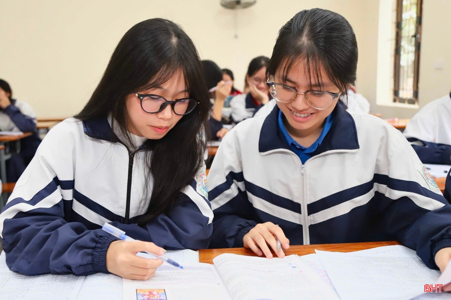 ເພື່ອໃຫ້ເກັ່ງໃນດ້ານປະຫວັດສາດ, ລານແອງ ໄດ້ພັດທະນາແຜນການສຶກສາສະເພາະສຳລັບແຕ່ລະບົດຮຽນຢ່າງຫ້າວຫັນ. bqbht_br_bbbbbbccccc.jpg