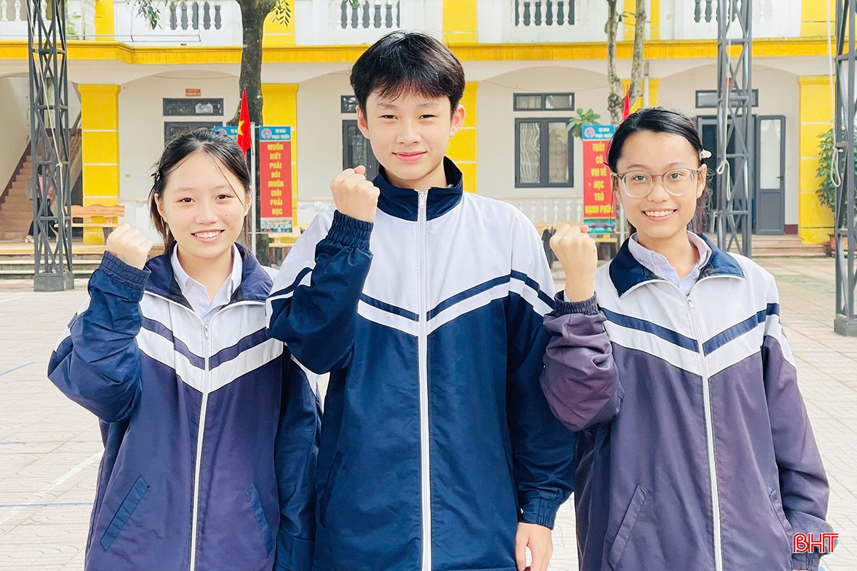 Deres harde arbeid og dedikasjon hjalp Cam Tu og klassekameratene hennes med å oppnå gode resultater i den provinsielle konkurransen for utmerkede elever for 12. trinn. bqbht_br_z7322106884332-5d085c74592d1fd9718ae49d0df9b63a.jpg