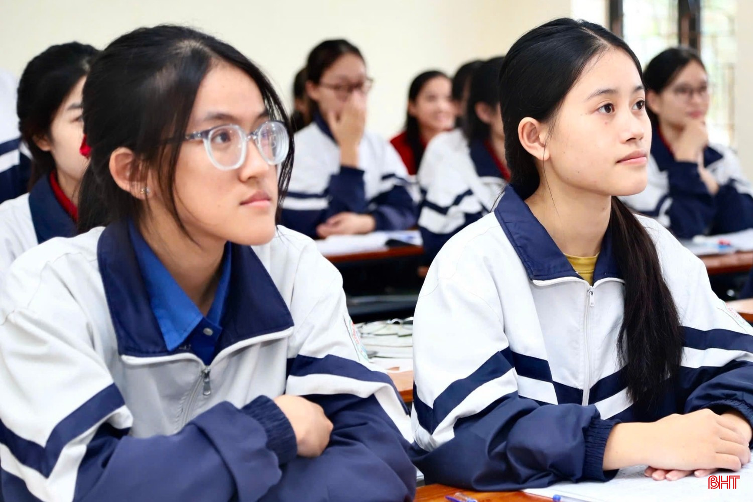 ວິທີການຮຽນຮູ້ຂອງ Phuong Thuy ແມ່ນການພະຍາຍາມຄົ້ນຄວ້າຢ່າງເລິກເຊິ່ງເພື່ອເຂົ້າໃຈສາລະສຳຄັນຂອງບັນຫາ. bqbht_br_kmbnbnm.jpg