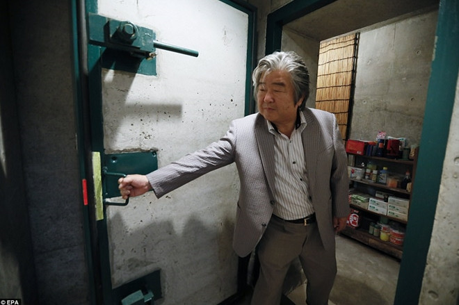 chum anh nguoi nhat do xo di xay ham tru an hat nhan