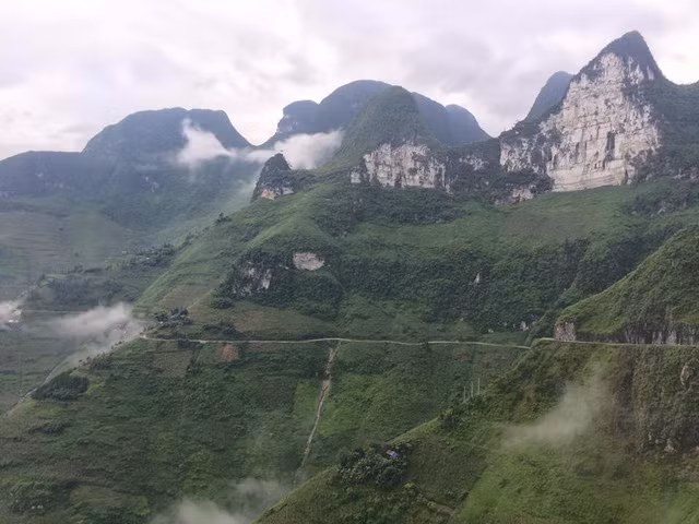 ve dep ngoan muc cua 5 cung duong deo hiem tro nhat viet nam