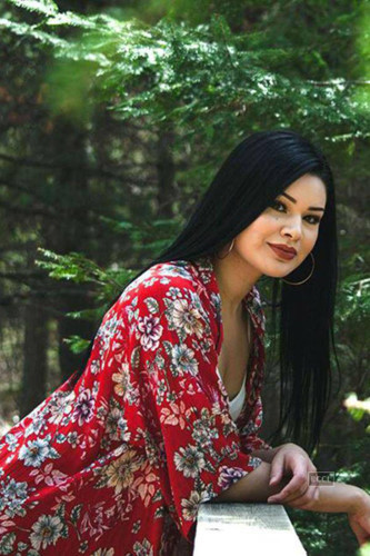 nhan sac ca tinh cua nu y ta dang quang hoa hau trai dat canada 2017