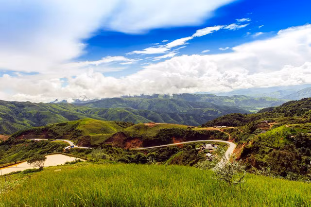 ve dep ngoan muc cua 5 cung duong deo hiem tro nhat viet nam