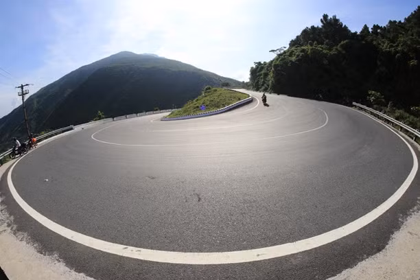 ve dep ngoan muc cua 5 cung duong deo hiem tro nhat viet nam