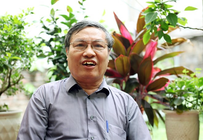 giai phong phnom penh va cau chuyen ve giao su trong nha tu khmer do