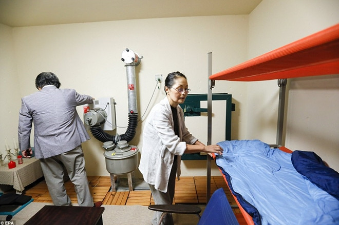 chum anh nguoi nhat do xo di xay ham tru an hat nhan